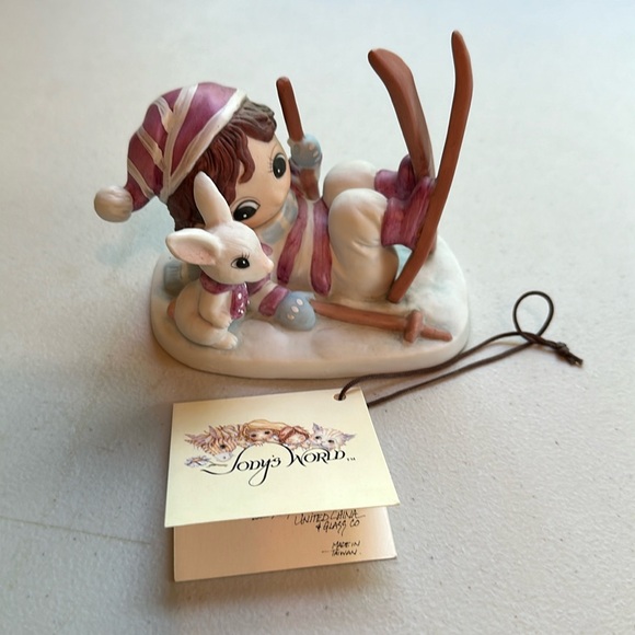 Jody’s World 1985 Snow Skiing Figurine with bunny - Picture 1 of 6